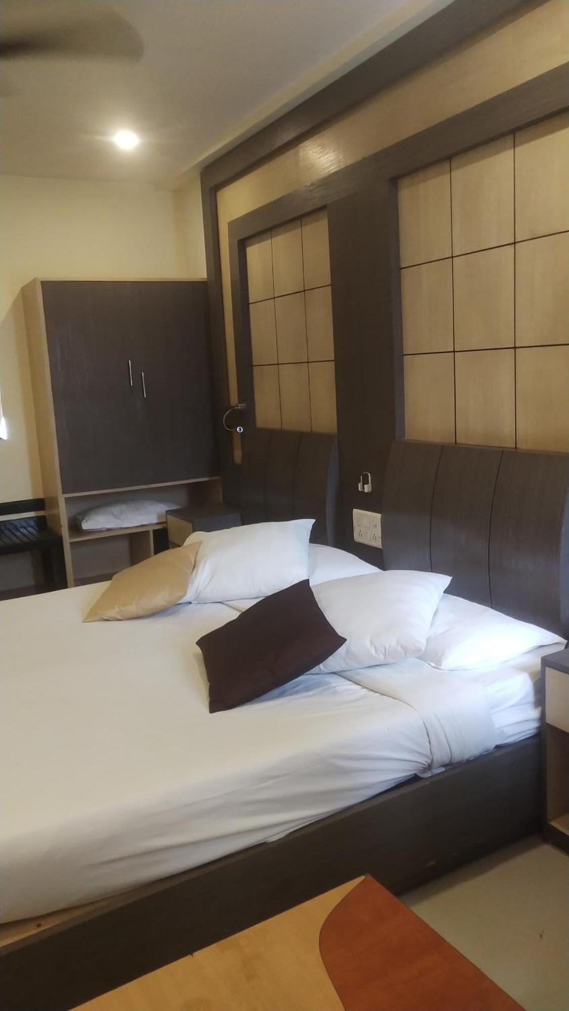 Hotel Rishi Regency Jabalpur Extérieur photo